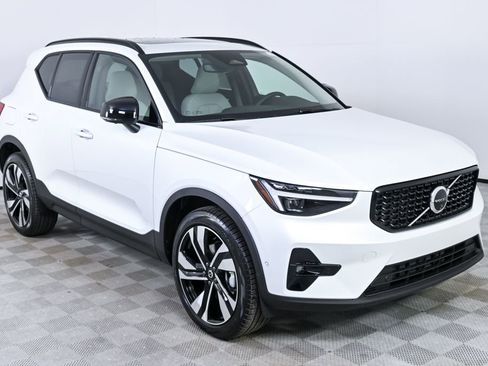 New 2026 Volvo XC40 B5 Ultra w/ Protection Package Premier image 26