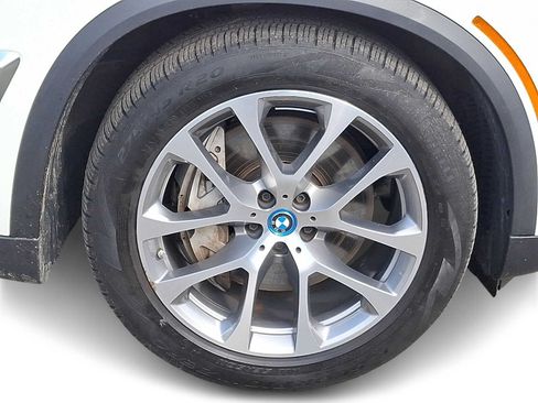 Used 2024 BMW X5 xDrive50e w/ Premium Package AWD/4WD image 7