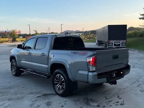 Used 2021 Toyota Tacoma TRD Sport w/ Technology Package AWD/4WD image 2