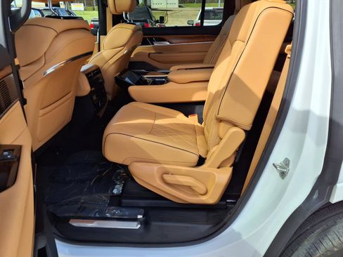 Used 2024 Jeep Grand Wagoneer Series III image 17