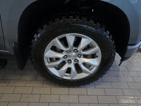 Used 2020 Chevrolet Silverado 1500 Custom w/ Custom Convenience Package AWD/4WD image 16