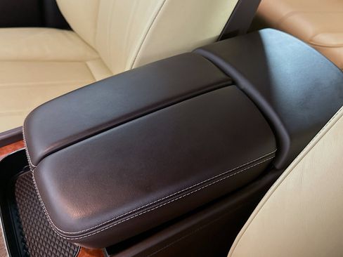 Used 2019 Bentley Bentayga image 18