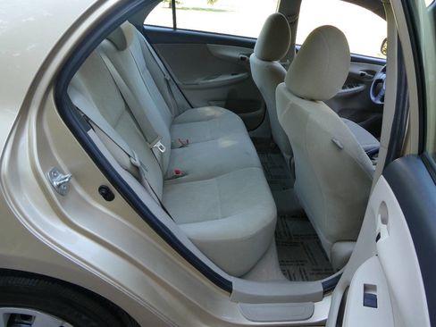 Used 2012 Toyota Corolla LE image 19