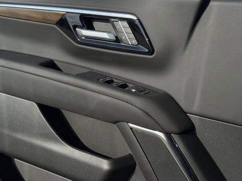 New 2026 Chevrolet Suburban High Country image 22