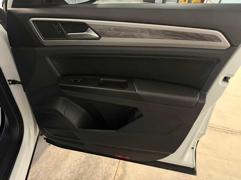Certified 2020 Volkswagen Atlas Cross Sport SE w/ Panoramic Sunroof Package image 29