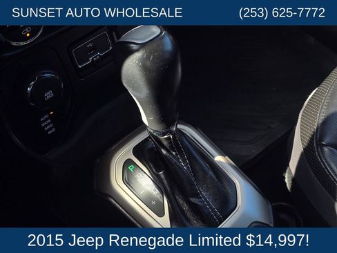 Used 2015 Jeep Renegade Limited w/ Advanced Technology Group AWD/4WD image 39