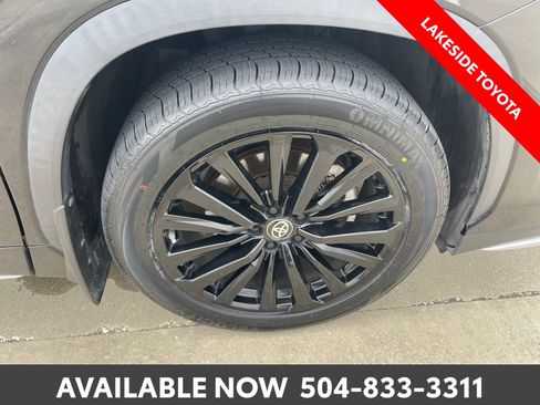 Certified 2024 Toyota Highlander XSE FWD image 12