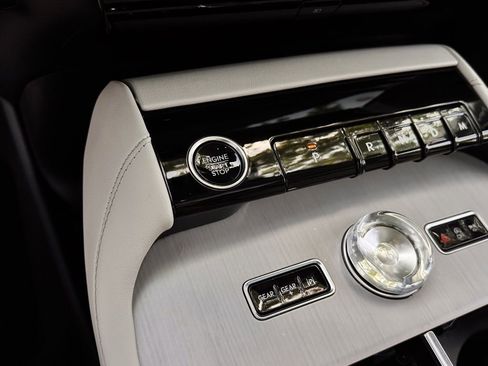 Used 2025 Lincoln Navigator L Reserve AWD/4WD image 16