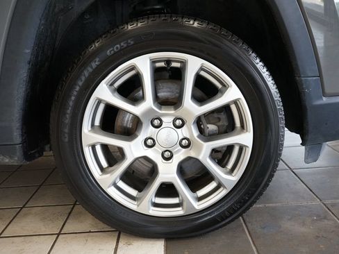 Used 2023 Jeep Compass Latitude AWD/4WD image 52