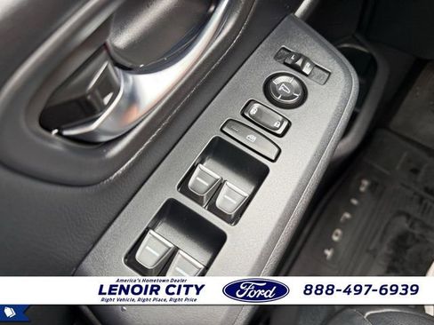 Used 2023 Honda Pilot Touring image 16