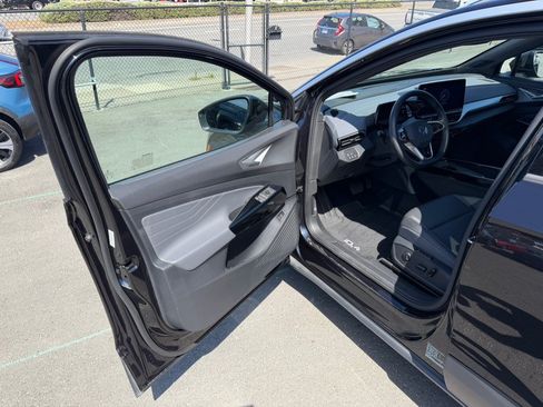 Used 2023 Volkswagen ID.4 Pro S Plus AWD/4WD image 9