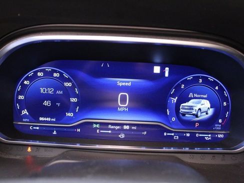 Used 2023 Chevrolet Suburban Premier image 28