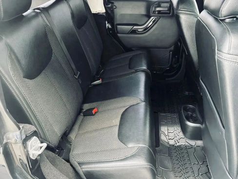 Used 2016 Jeep Wrangler Unlimited Sahara AWD/4WD image 23