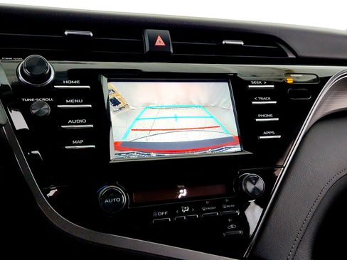 Used 2019 Toyota Camry SE image 12