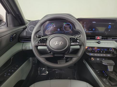 New 2025 Hyundai Elantra Limited image 11