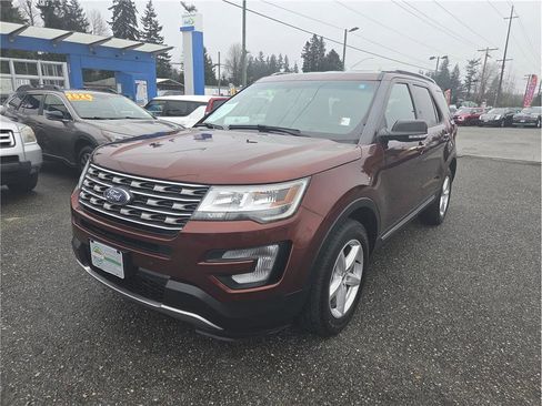Used 2016 Ford Explorer XLT w/ Equipment Group 202A image 4