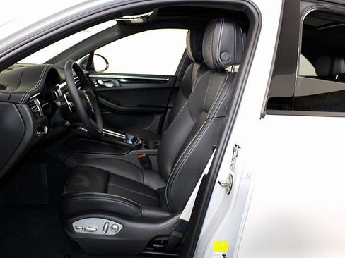 New 2026 Porsche Macan Turbo image 5