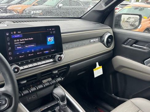 Used 2024 Chevrolet Colorado ZR2 w/ ZR2 Convenience Package III AWD/4WD image 31