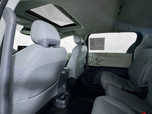 Used 2024 Toyota Sienna XLE image 19