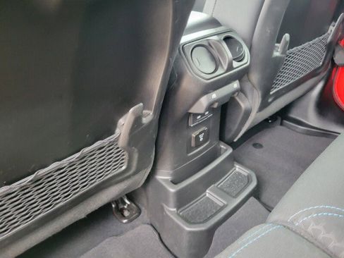Used 2025 Jeep Wrangler Unlimited Rubicon 4xe w/ Safety Group AWD/4WD image 30