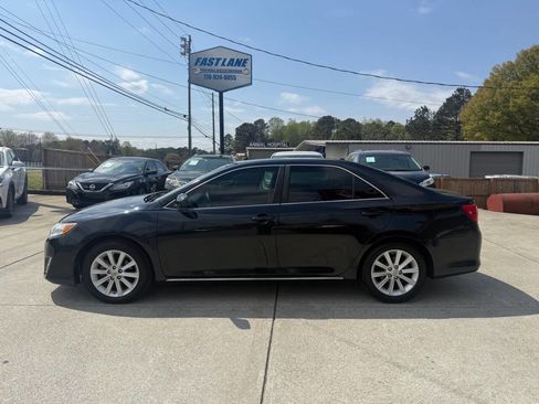 Used 2014 Toyota Camry XLE image 4