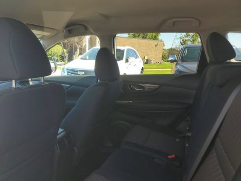 Used 2017 Nissan Rogue SV AWD/4WD image 9