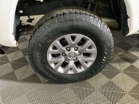 Used 2017 Toyota Tacoma SR5 w/ Tow Package AWD/4WD image 12