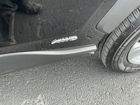 Used 2022 Toyota RAV4 XLE image 10