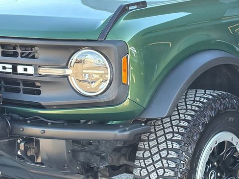 Used 2022 Ford Bronco Black Diamond image 5