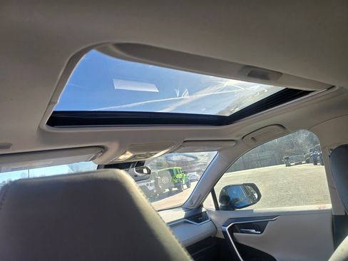 Used 2025 Toyota RAV4 Limited w/ Advanced Technology Package image 11