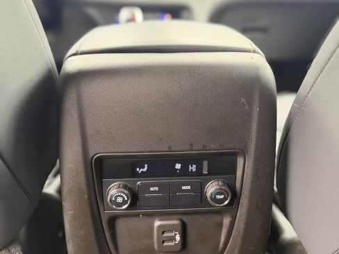 Used 2018 Buick Enclave Essence image 4