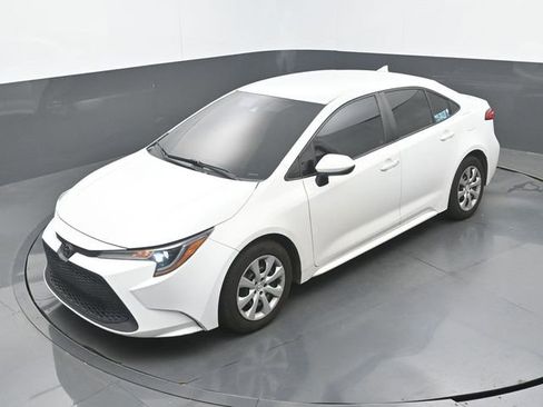 Used 2022 Toyota Corolla LE FWD image 16