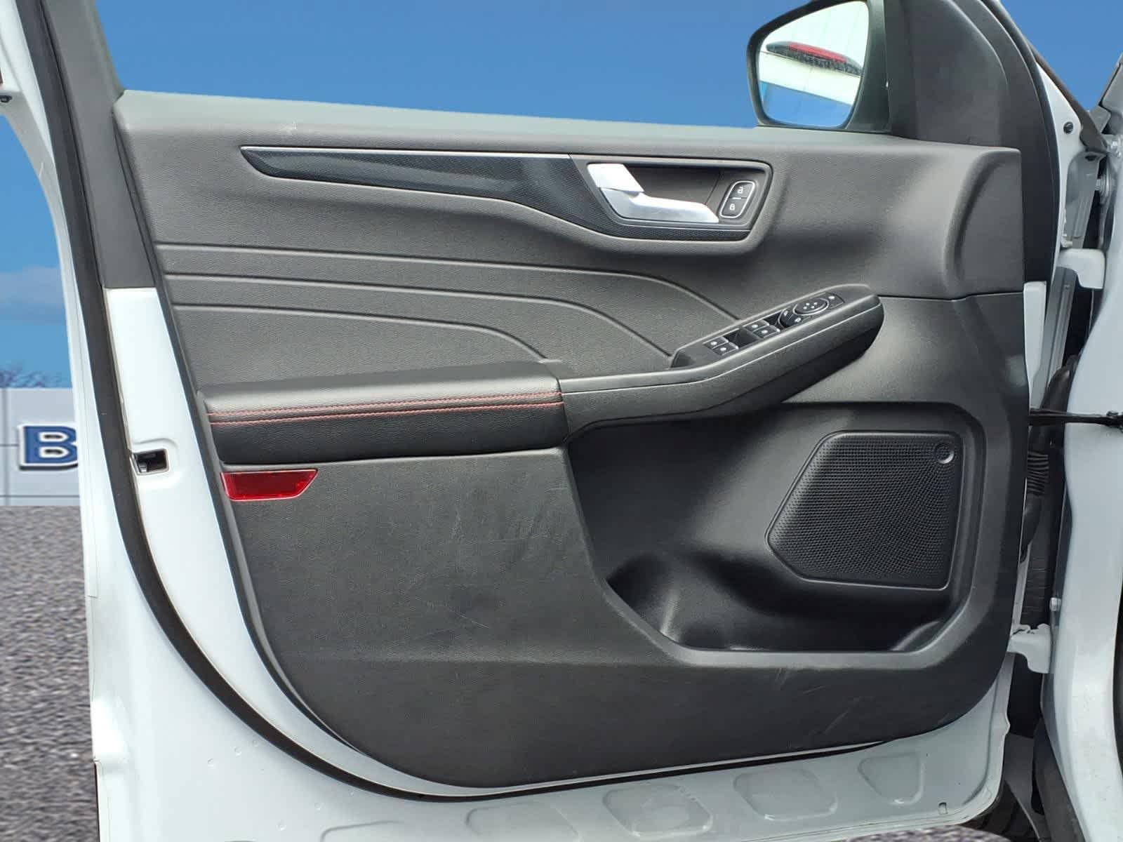 Used 2025 Ford Escape ST-Line Select AWD/4WD image 13