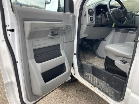 Used 2011 Ford E-150 and Econoline 150 Wagon w/ PWR Windows & Locks Group RWD image 14
