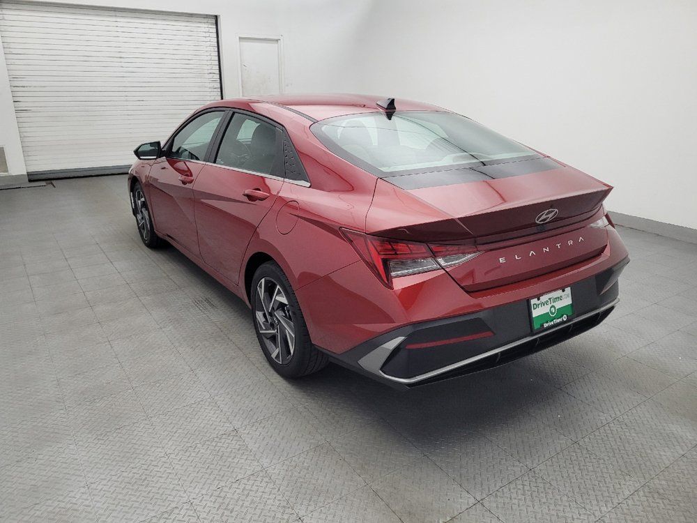 Used 2025 Hyundai Elantra SEL FWD image 5