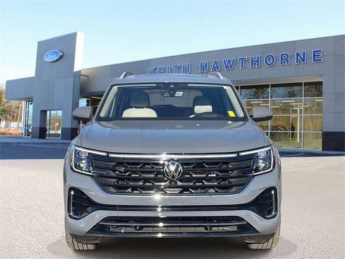 Used 2025 Volkswagen Atlas SEL Premium R-Line image 2