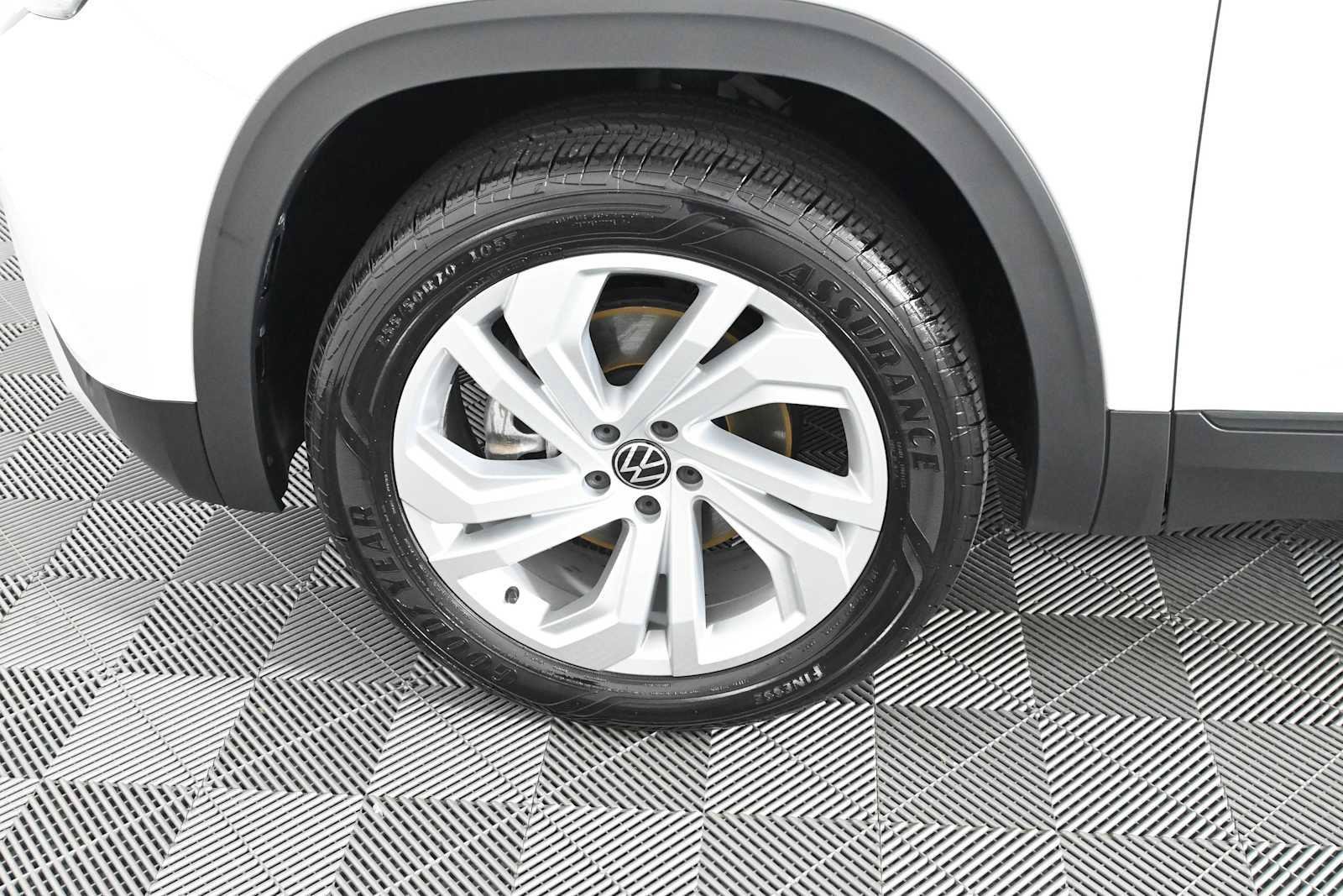 Certified 2023 Volkswagen Atlas SE FWD image 30