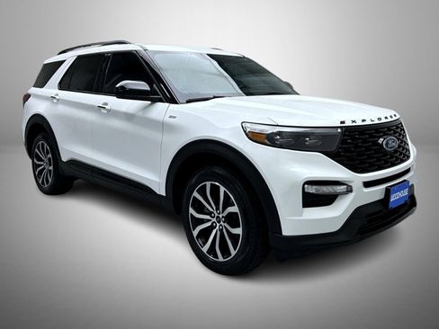 Used 2023 Ford Explorer ST-Line w/ Class IV Trailer Tow Package image 3