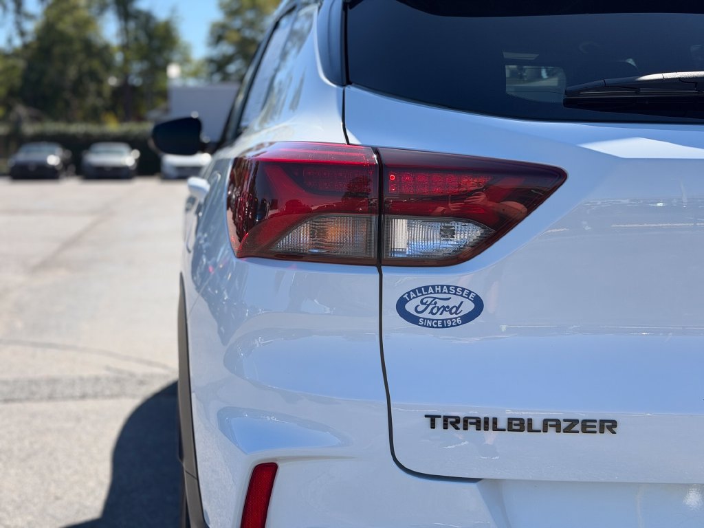 Used 2023 Chevrolet TrailBlazer RS w/ Convenience Package FWD image 12