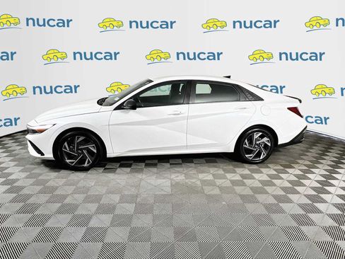 Certified 2025 Hyundai Elantra Sport FWD image 4