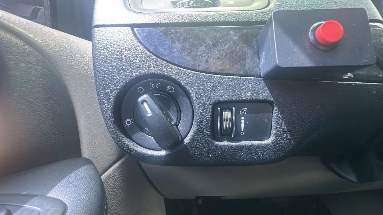 Used 2014 Dodge Grand Caravan American Value Package FWD image 37