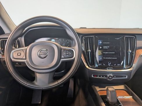 Used 2022 Volvo S60 B5 Inscription image 16