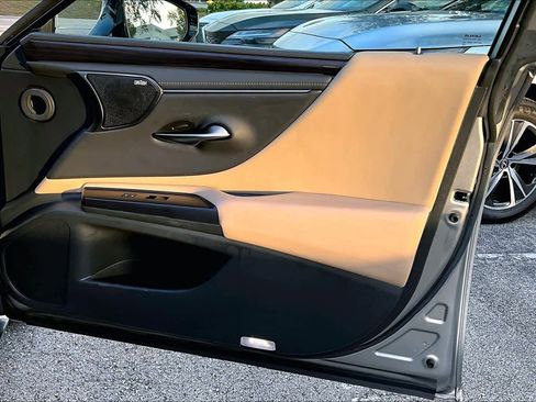 Used 2019 Lexus ES 350 w/ Luxury Package image 26