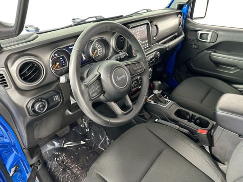 Used 2023 Jeep Gladiator Sport AWD/4WD image 9
