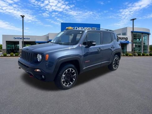 Used 2023 Jeep Renegade Trailhawk AWD/4WD image 3
