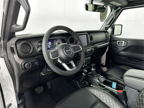 Used 2023 Jeep Gladiator Overland image 18