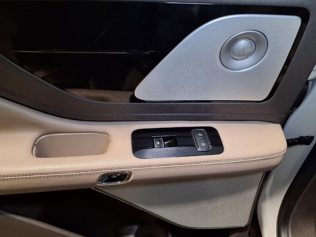 Used 2022 Lincoln Aviator Reserve w/ Equipment Group 201A RWD image 22