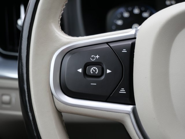 Used 2018 Volvo XC60 T6 Momentum AWD/4WD image 17