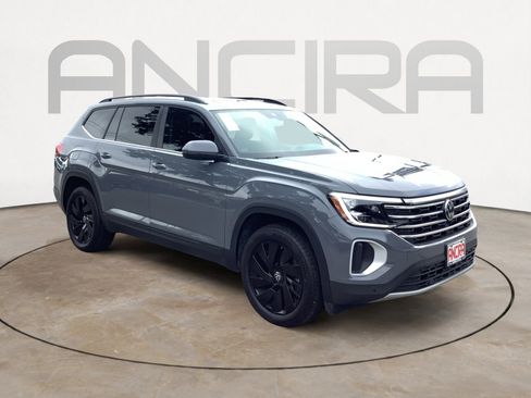 New 2025 Volkswagen Atlas SE FWD image 2