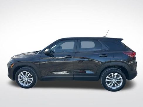 Used 2023 Chevrolet TrailBlazer LS image 2